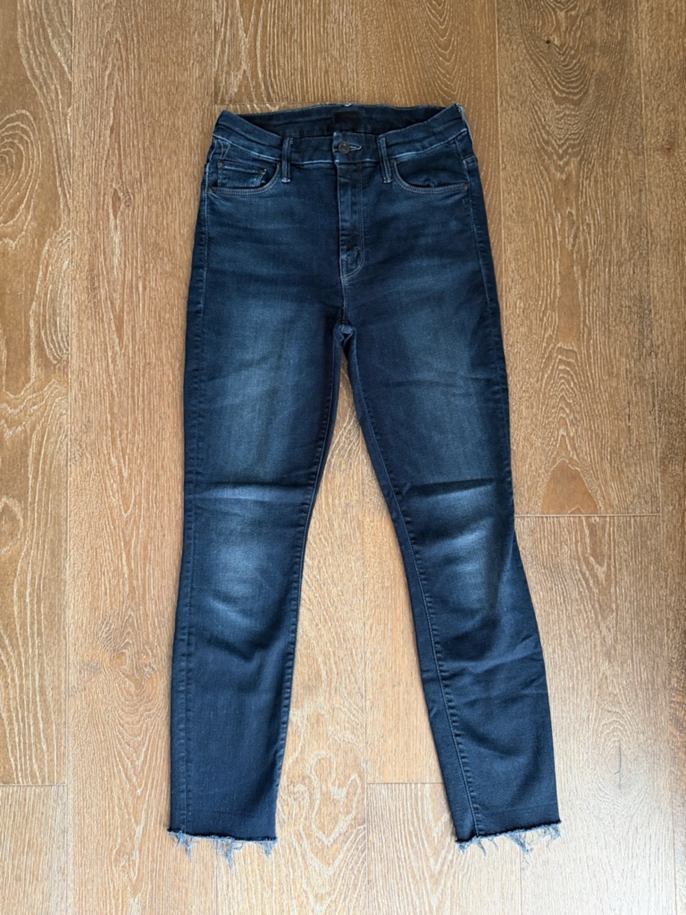 MOTHER dark wash looker ankle fray